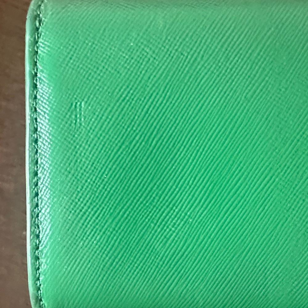 Tory Burch Bright Green Leather Continental Wallet with Gold Logo - Picture 7 of 13